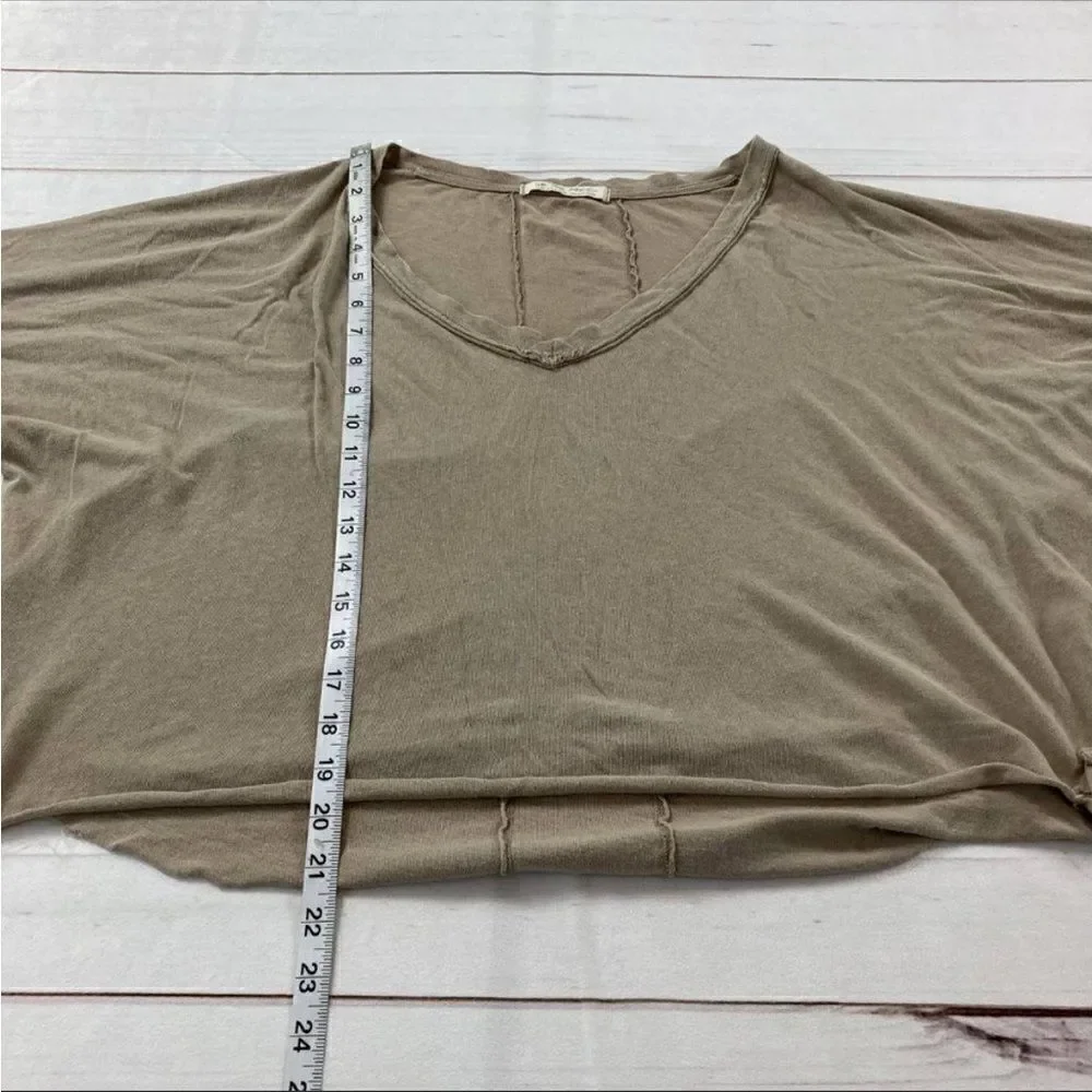 We The Free Womens Beige Long Sleeve V-Neck Tee Oversize Crop Top Small - Picture 7 of 7